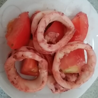 イカとトマトのソテー、美味しかったです☆イカ大好きなのでまた作りたいです。